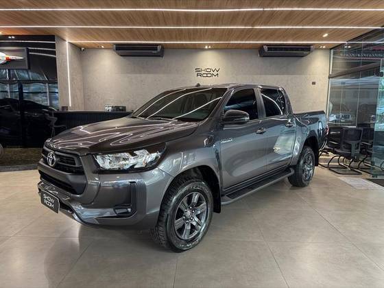 TOYOTA HILUX 2.8 D-4D TURBO DIESEL CD SR 4X4 AUTOMÁTICO